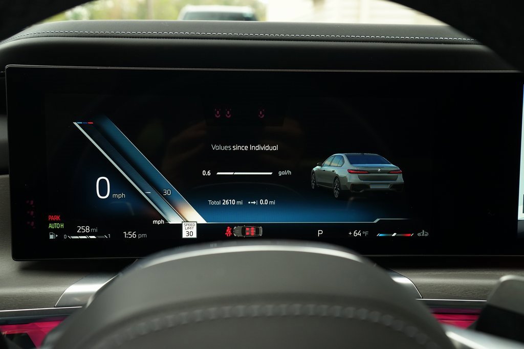 Used 2023 BMW 760i xDrive image 13