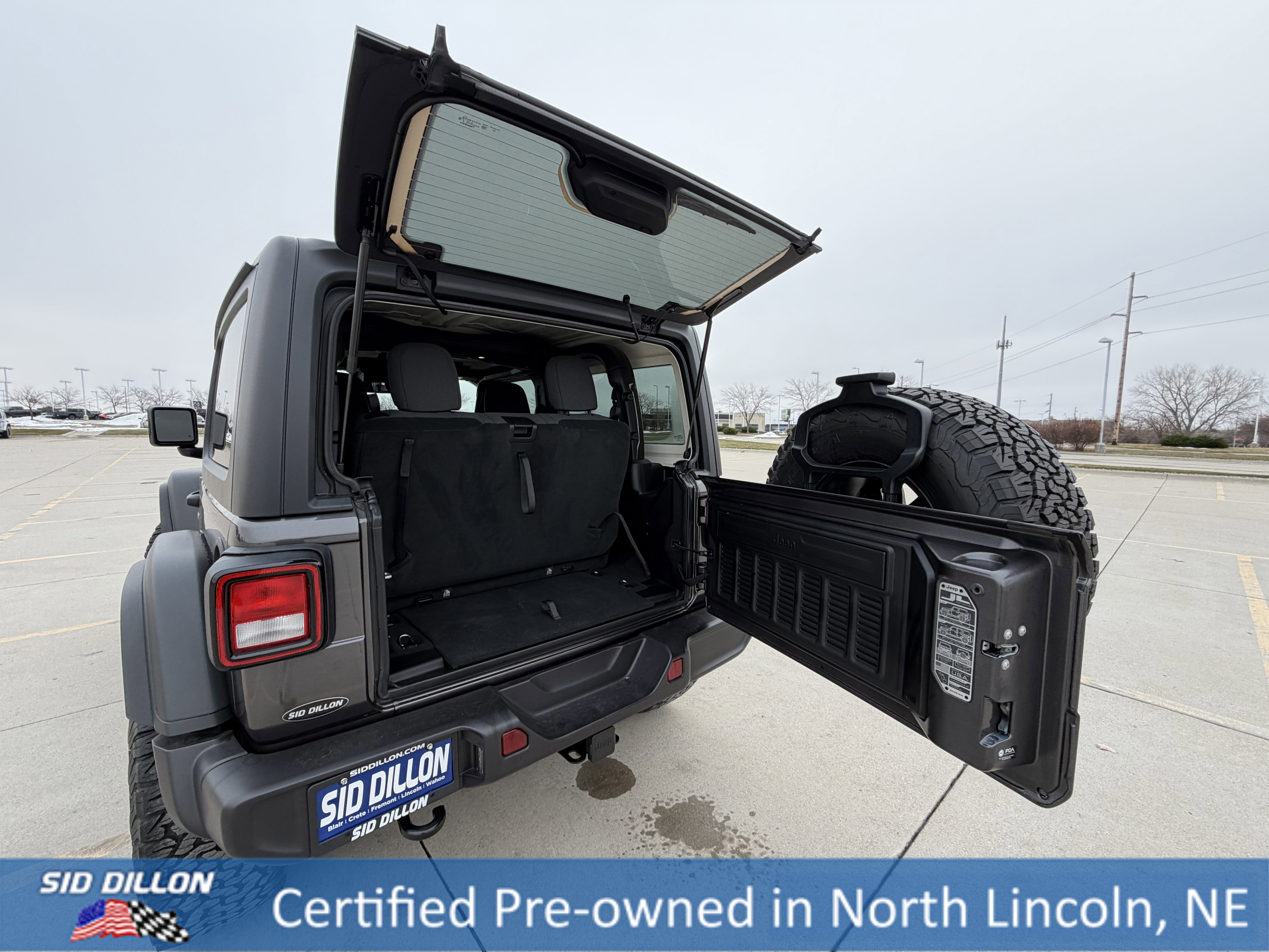 Used 2025 Jeep Wrangler Sport image 11