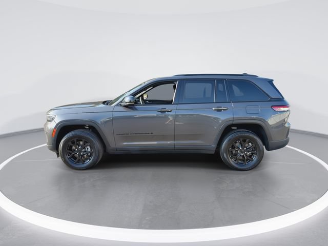 Used 2024 Jeep Grand Cherokee Altitude AWD/4WD image 5