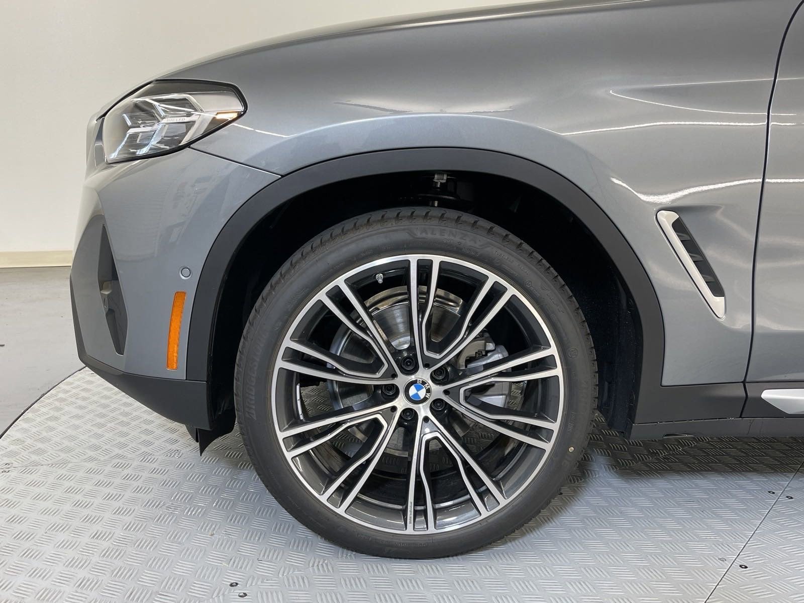 Used 2024 BMW X3 xDrive30i w/ Convenience Package w/ZPA image 11