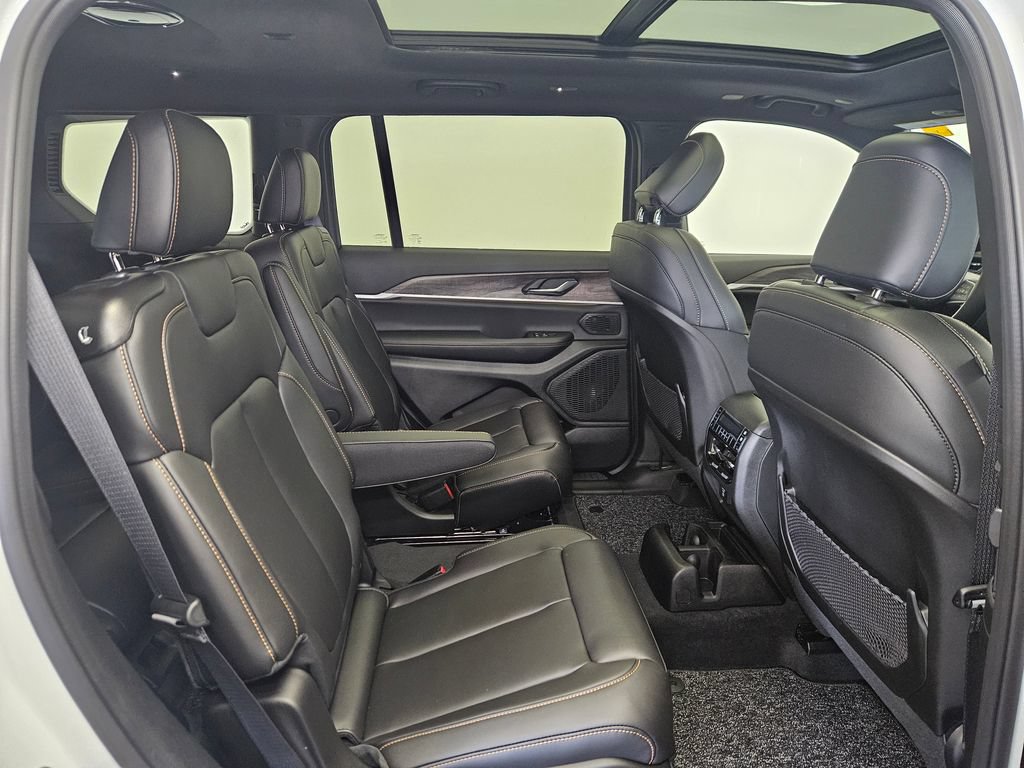 New 2026 Jeep Grand Cherokee L Limited AWD/4WD image 10