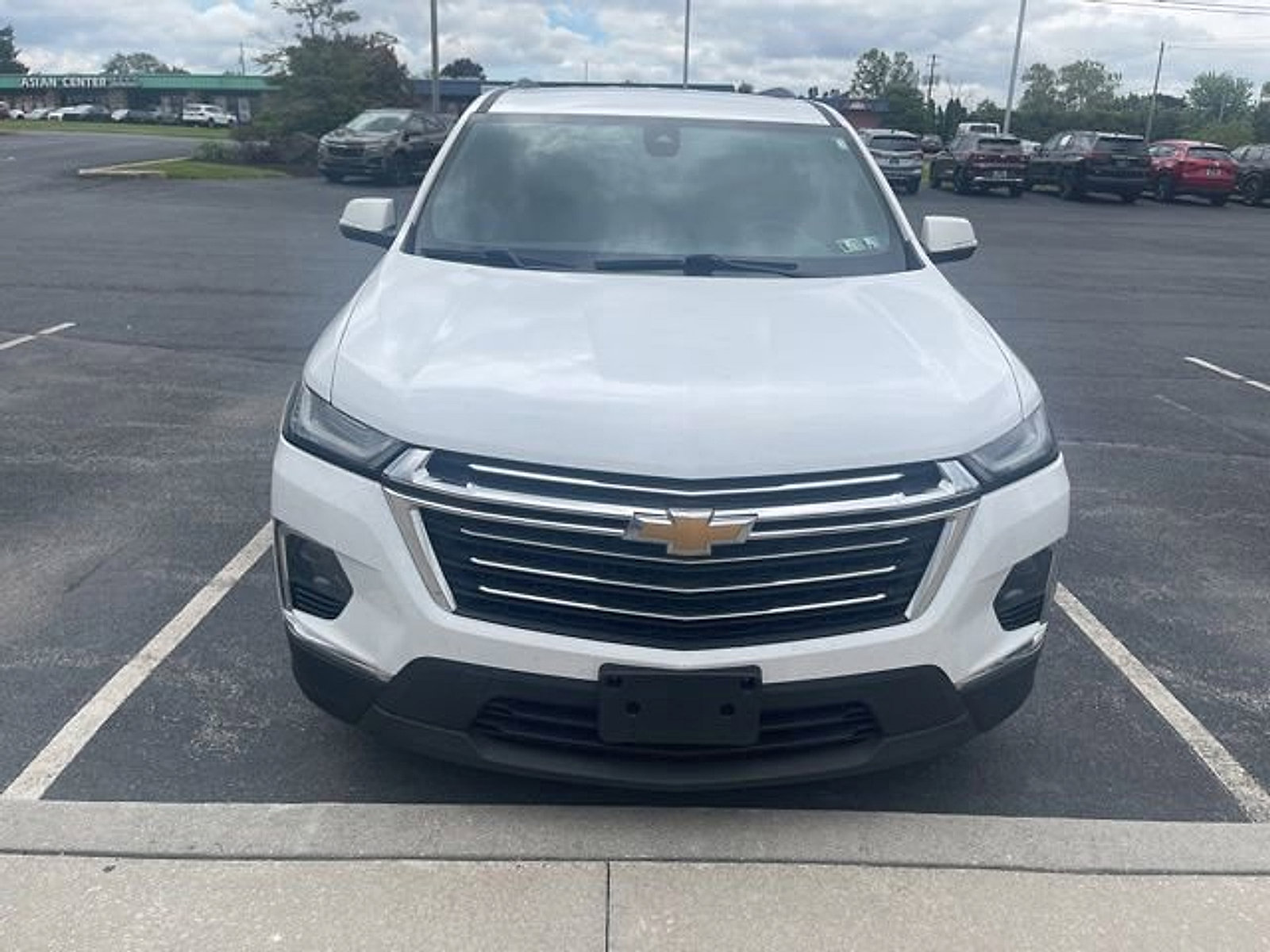 Used 2023 Chevrolet Traverse LT AWD/4WD image 2