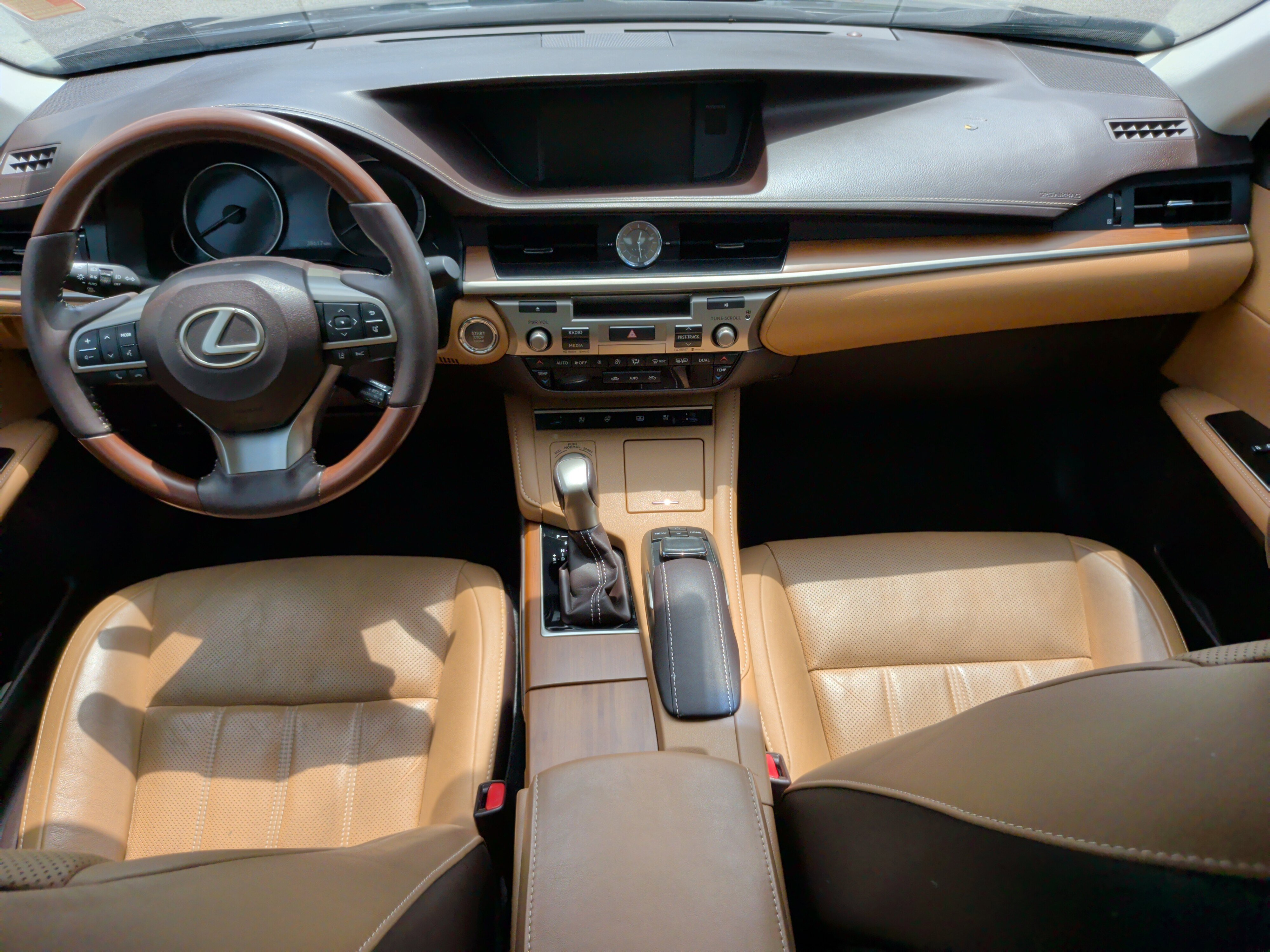 Used 2016 Lexus ES 350 w/ Luxury Package w/Wood Trim FWD image 32