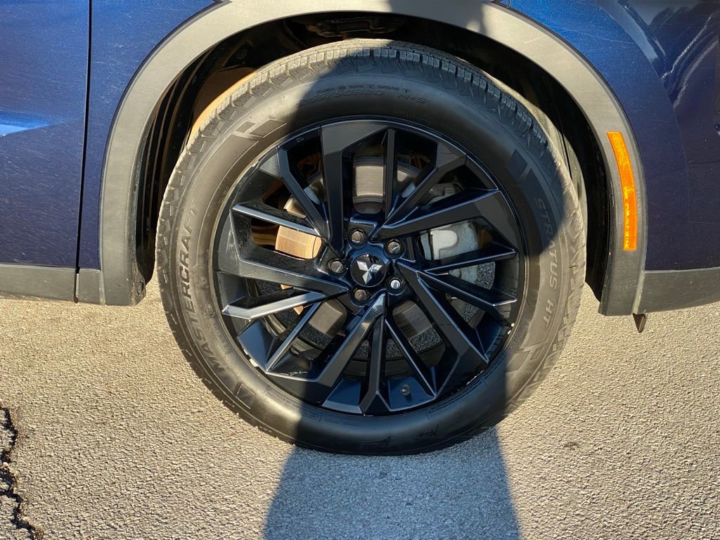 Used 2022 Mitsubishi Outlander SE image 35