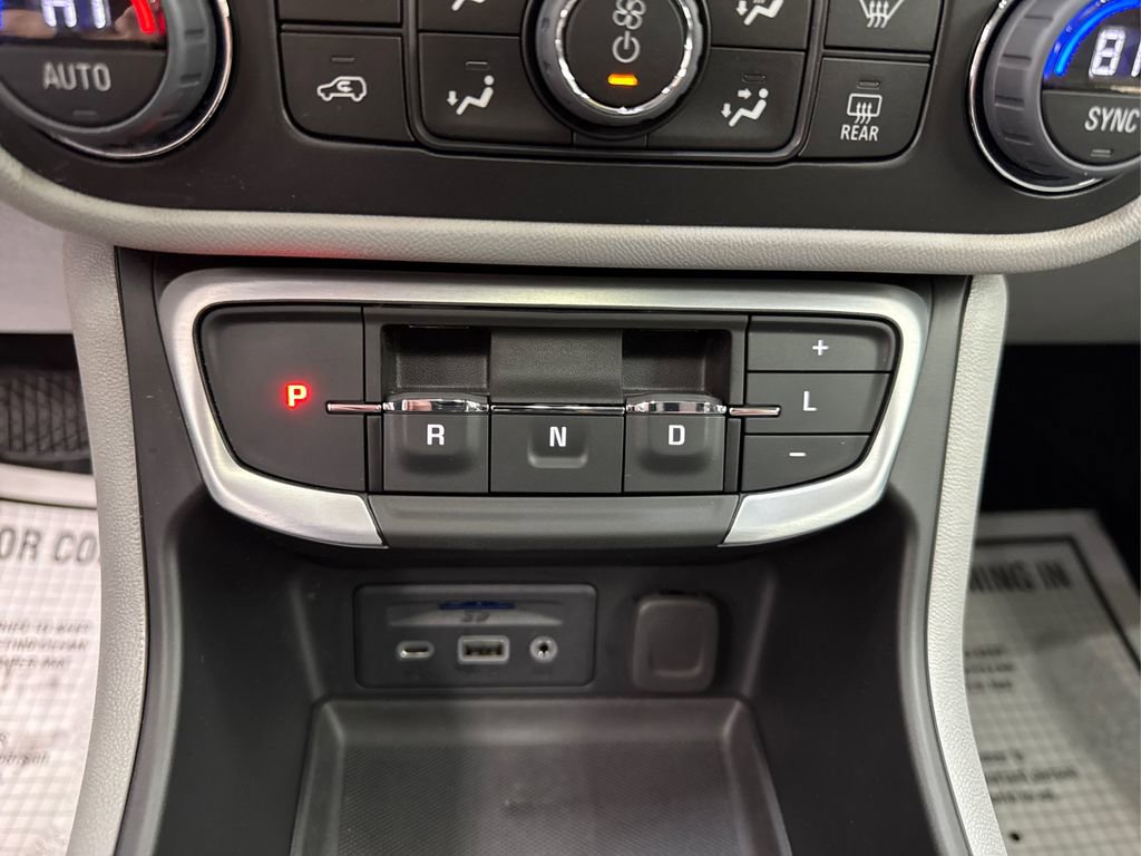 Used 2024 GMC Terrain SLT image 31