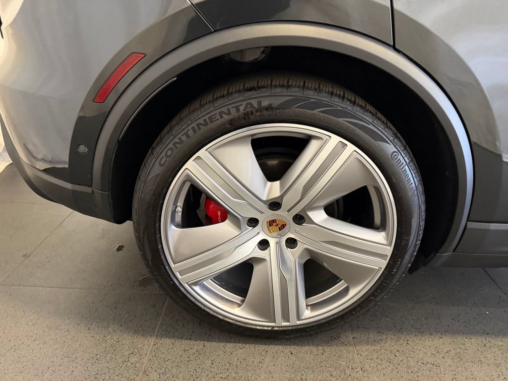 Certified 2025 Porsche Macan 4S Electric AWD/4WD image 12