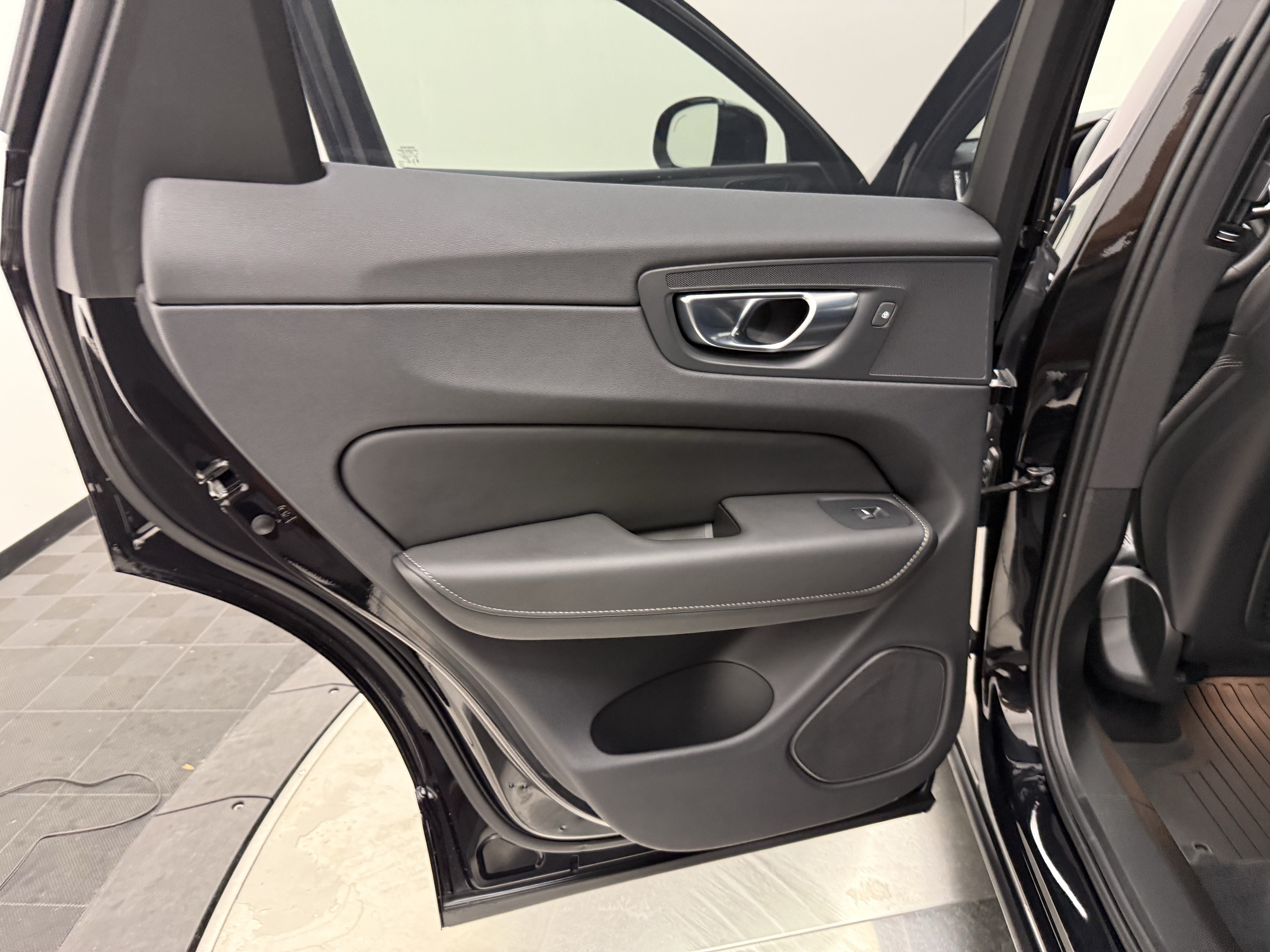 Certified 2024 Volvo XC60 B5 Ultimate AWD/4WD image 24