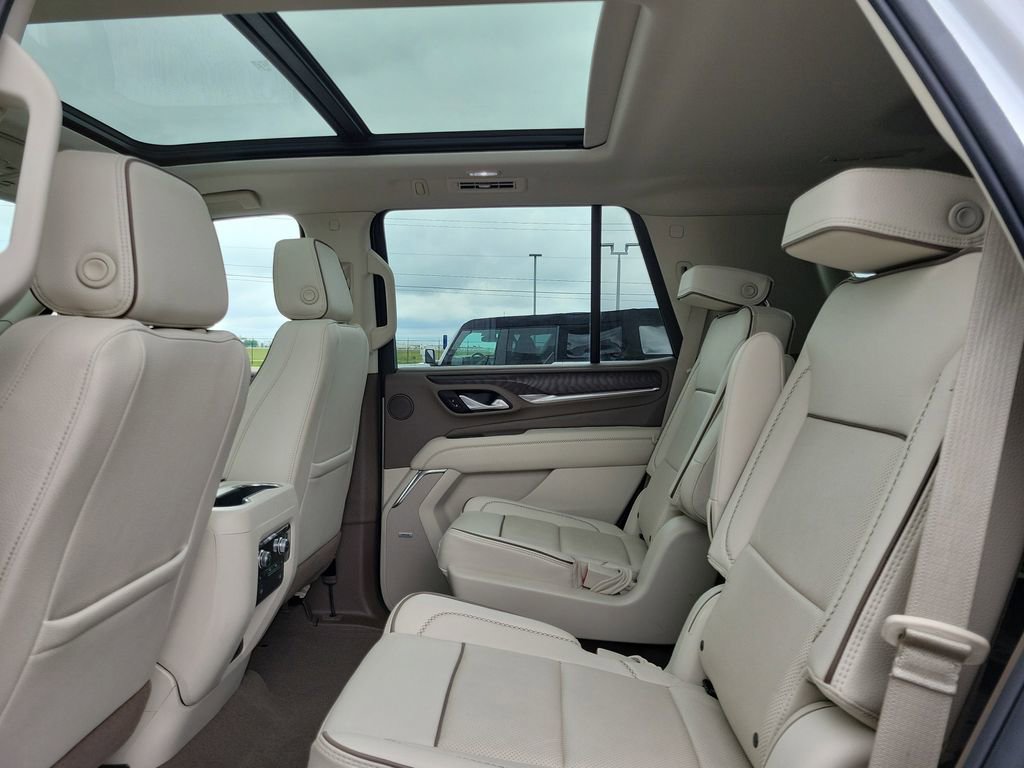 Used 2023 GMC Yukon Denali w/ LPO, Floor Liner Package AWD/4WD image 14