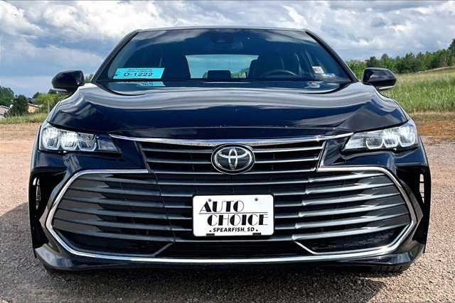 Used 2021 Toyota Avalon XLE FWD image 2