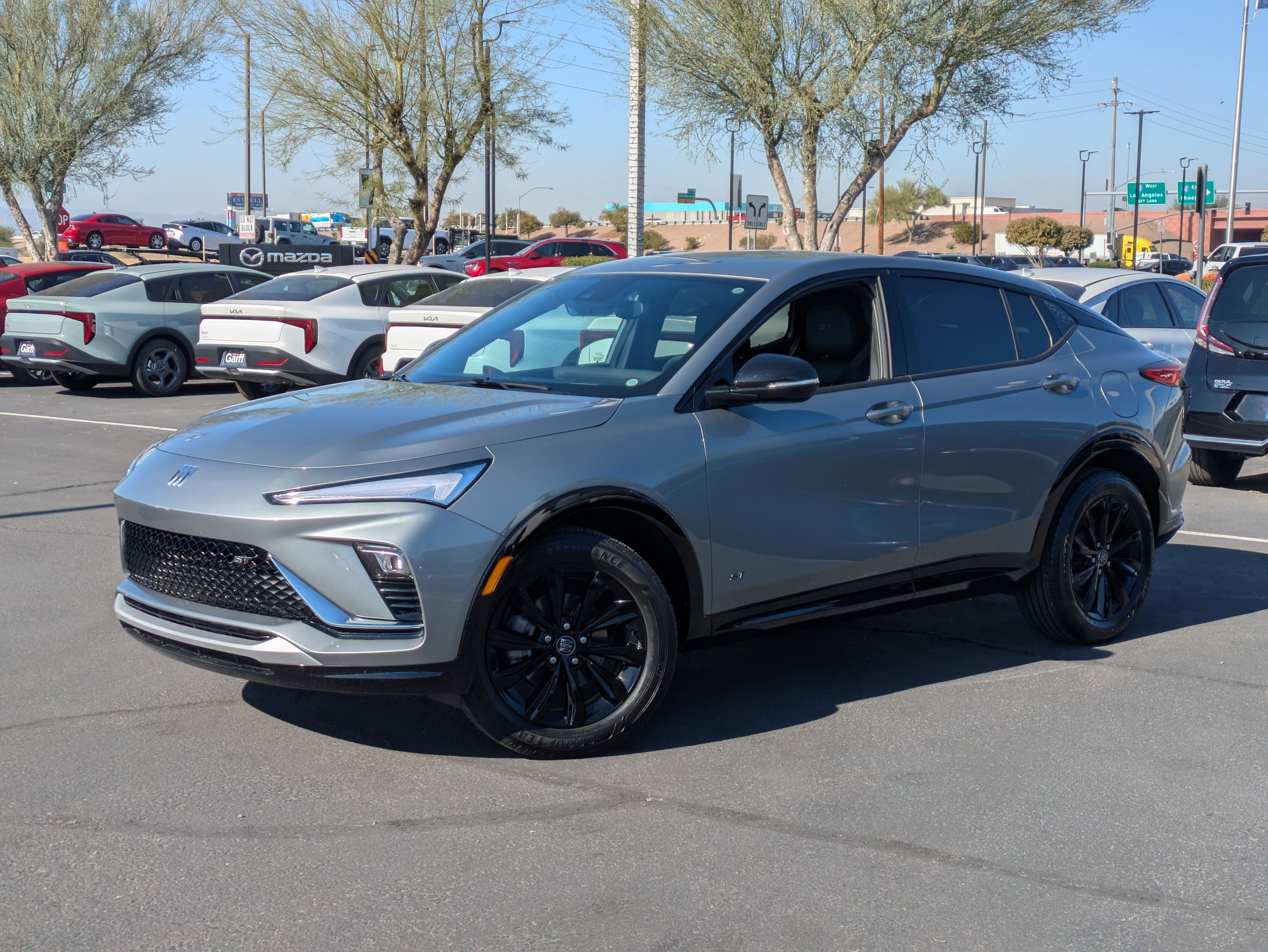 Used 2025 Buick Envista Sport Touring image 32