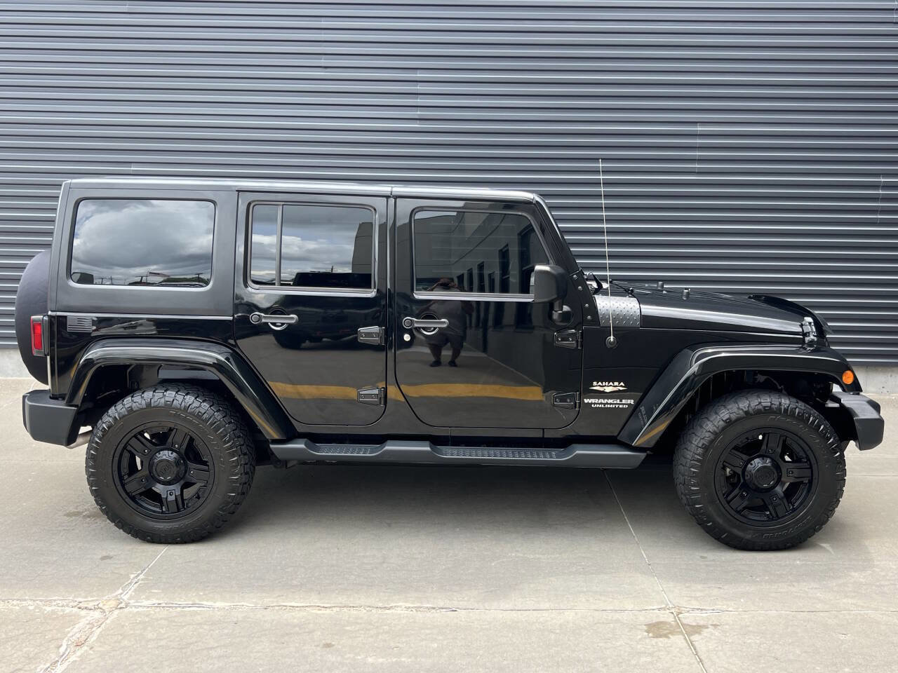 Used 2015 Jeep Wrangler Unlimited Sahara w/ Connectivity Group image 10