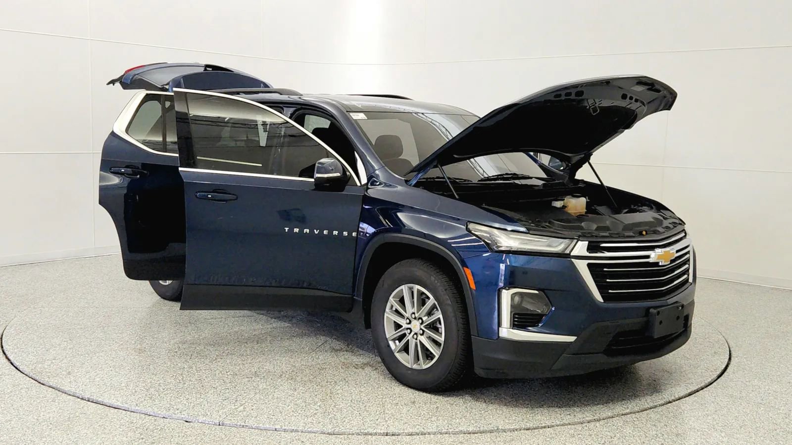 Used 2023 Chevrolet Traverse LT image 9