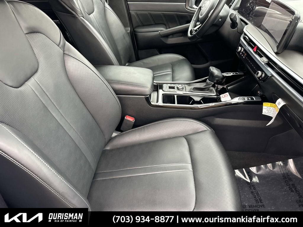 Used 2025 Kia Sorento SX image 18