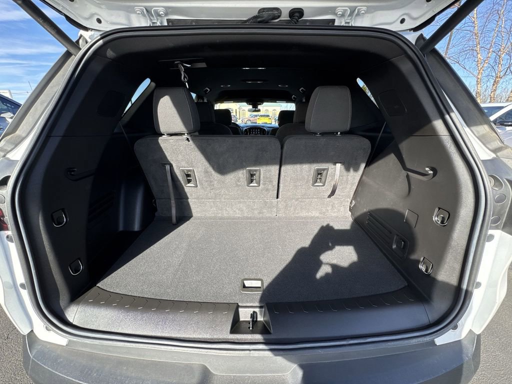 Used 2023 Chevrolet Traverse LT image 24