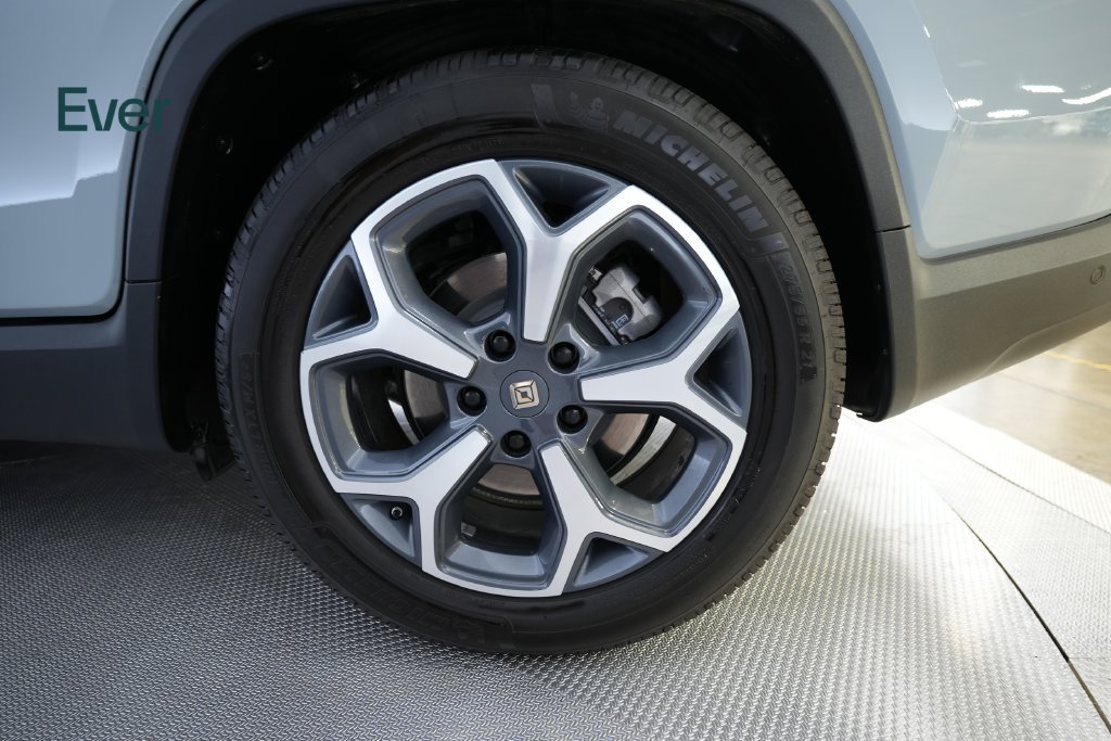 Used 2023 Rivian R1T Adventure Dual AWD/4WD image 9