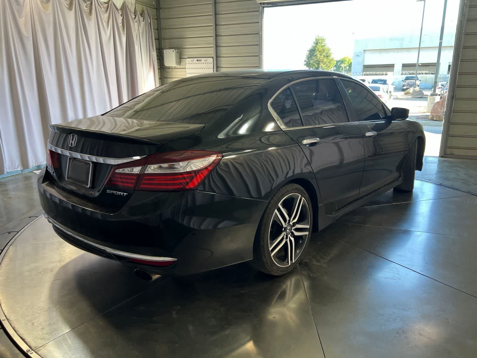 Used 2017 Honda Accord Sport image 5