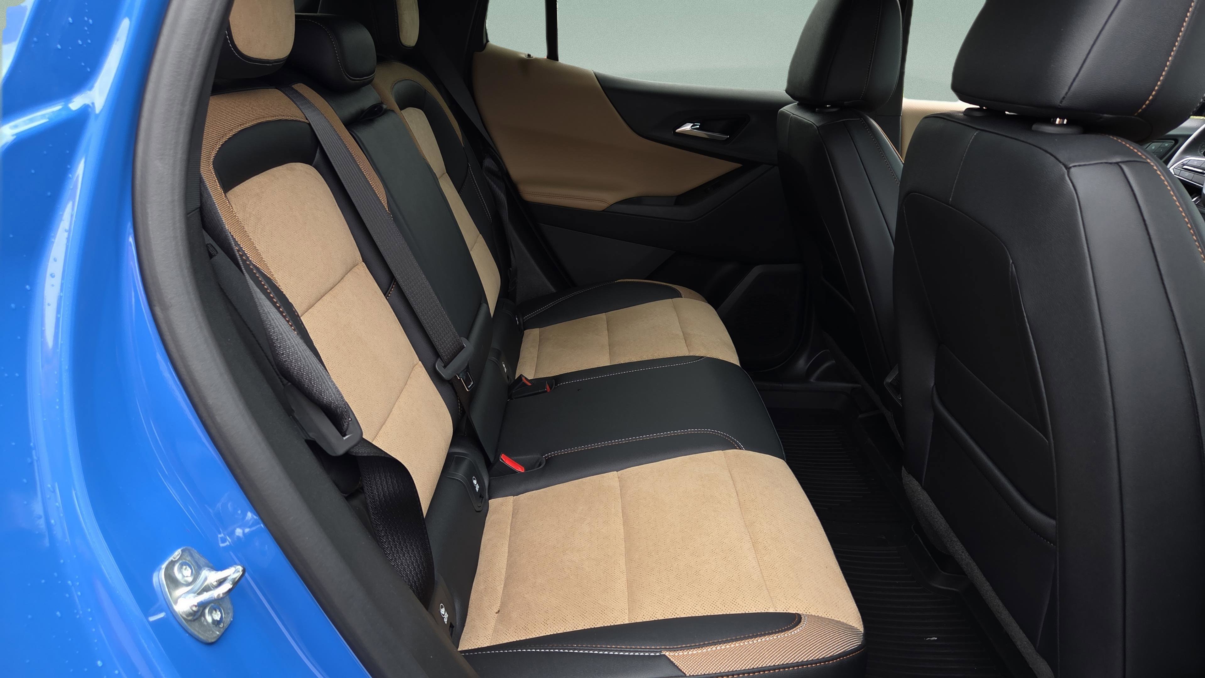 Certified 2025 Chevrolet Equinox ACTIV w/ Safety and Technology Package AWD/4WD image 14