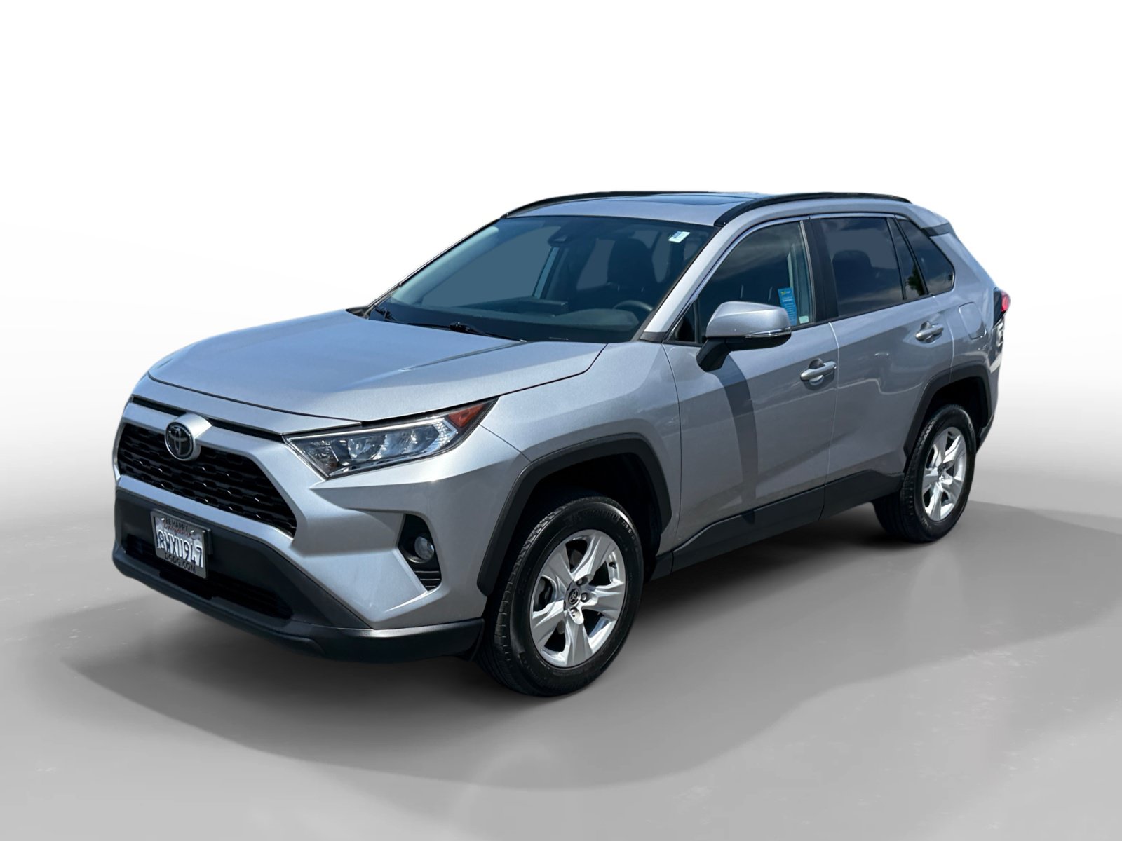 Used 2021 Toyota RAV4 XLE w/ Convenience Package FWD image 1