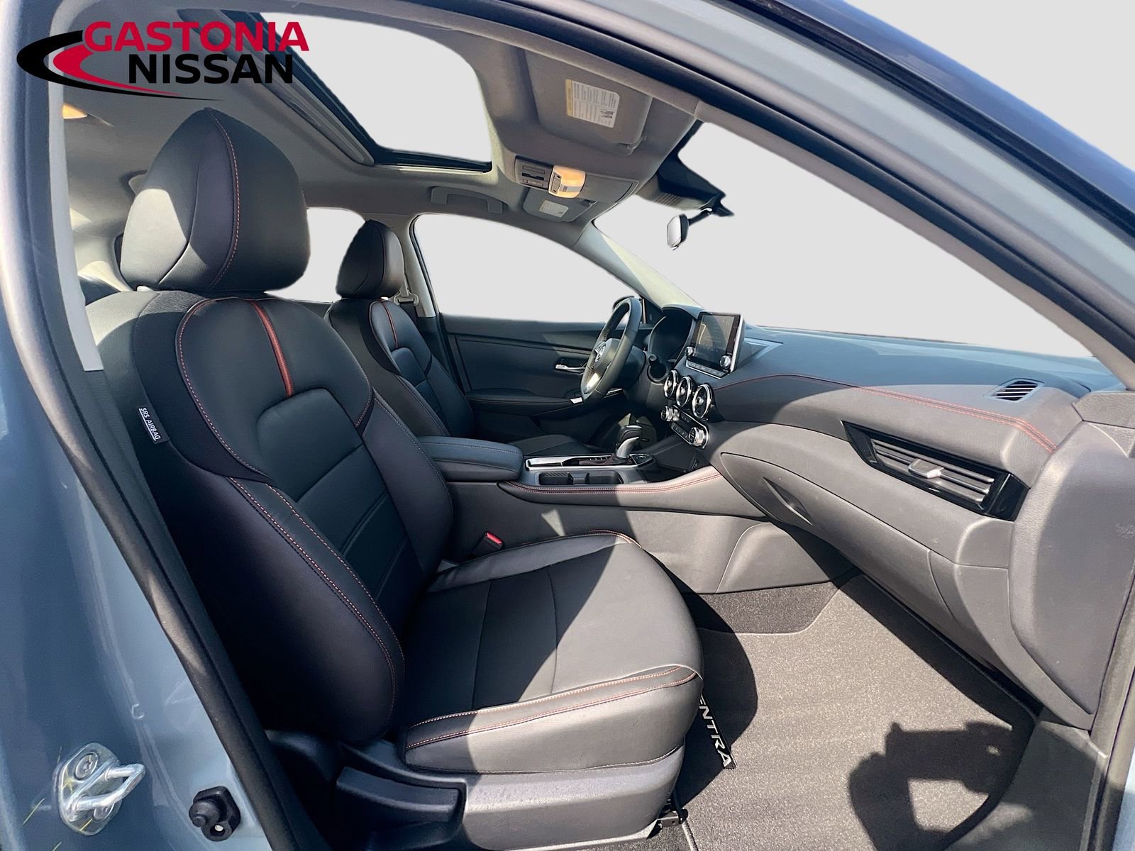 Used 2025 Nissan Sentra SR w/ SR Premium Package image 36