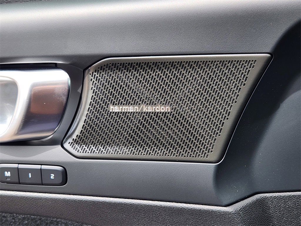 New 2025 Volvo XC40 B5 Ultra w/ Climate Package image 5