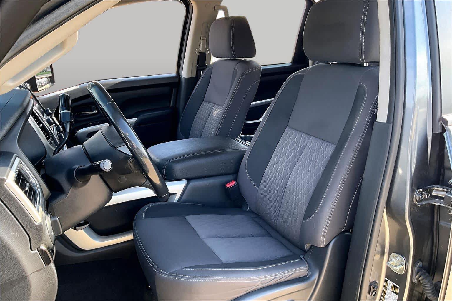 Used 2021 Nissan Titan SV w/ SV Convenience Package AWD/4WD image 7