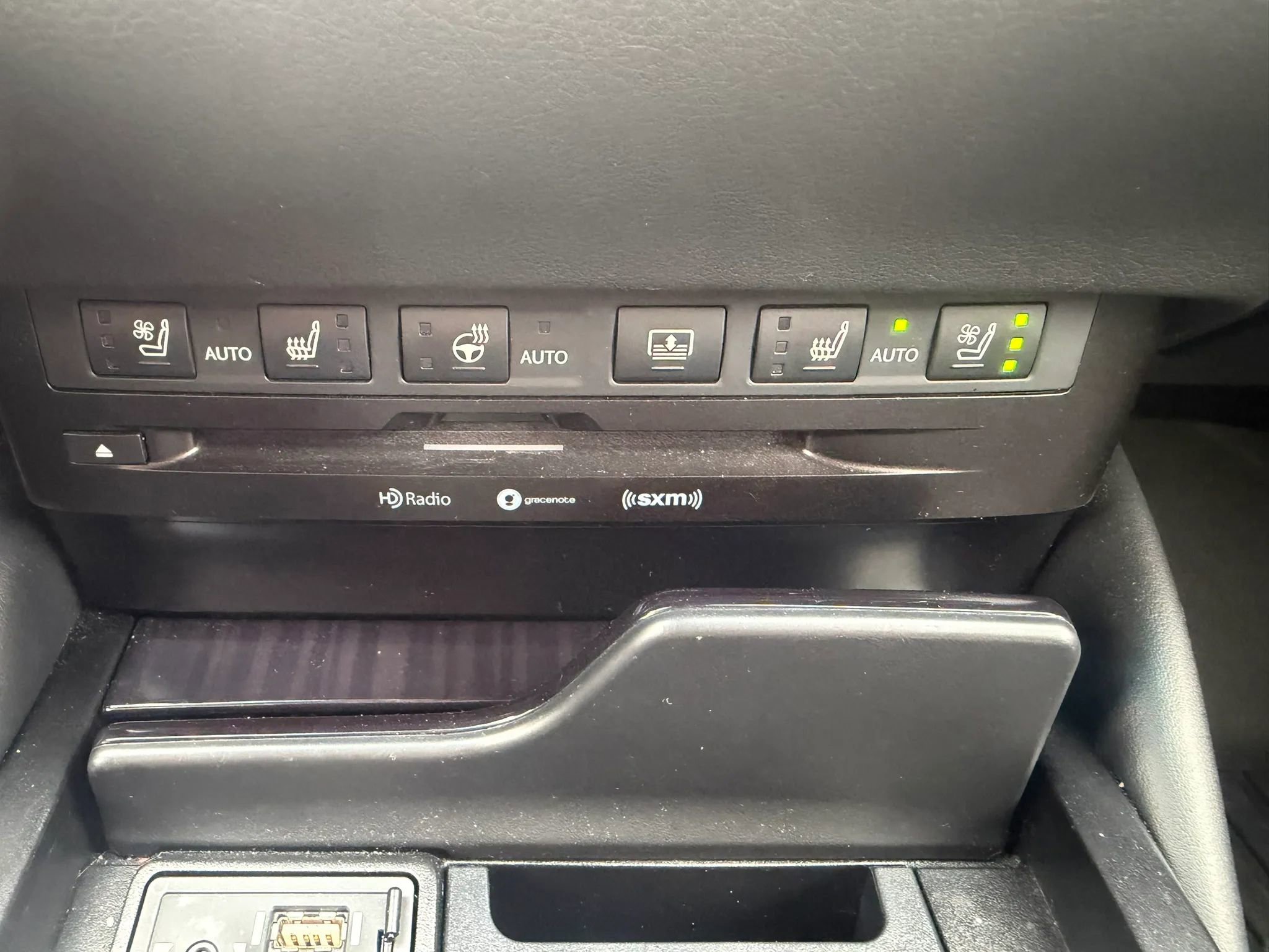 Used 2020 Lexus ES 300h w/ Accessory Package FWD image 19