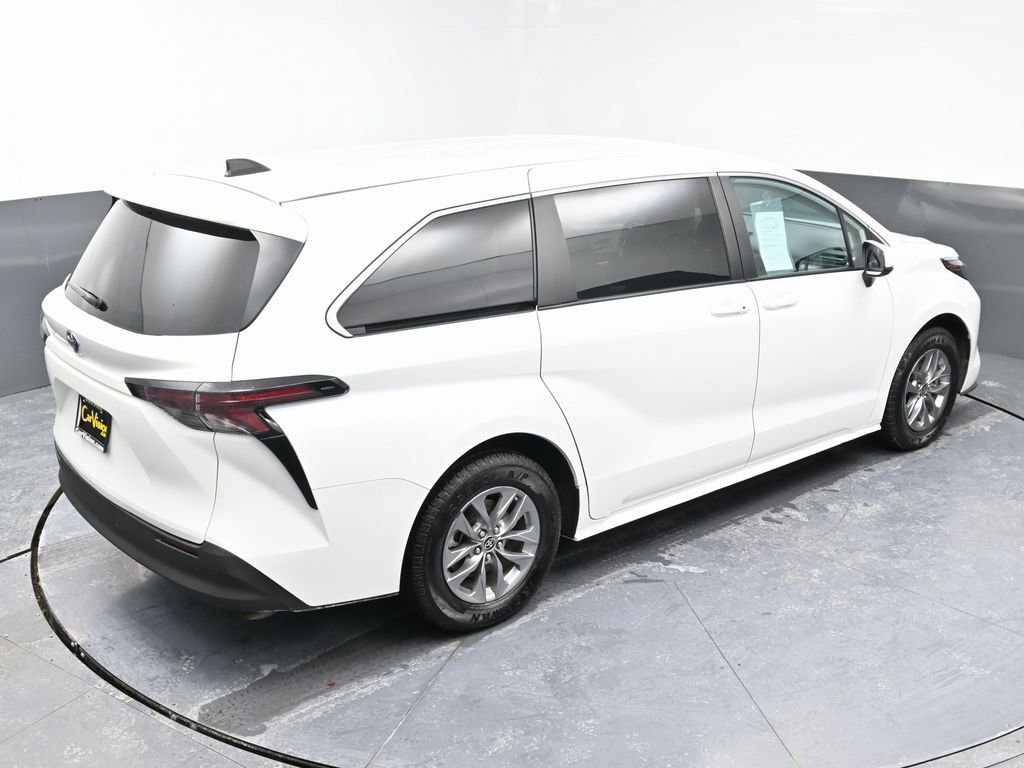 Used 2024 Toyota Sienna LE image 44
