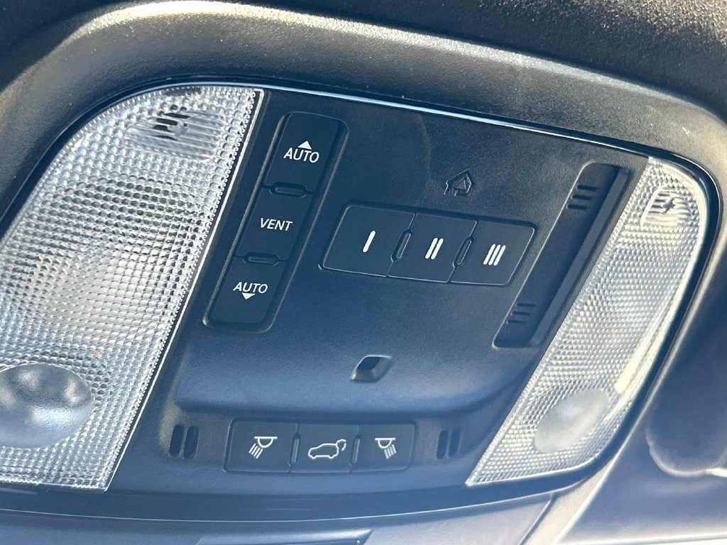 Used 2022 Dodge Durango R/T w/ Tow 'N Go Package AWD/4WD image 37