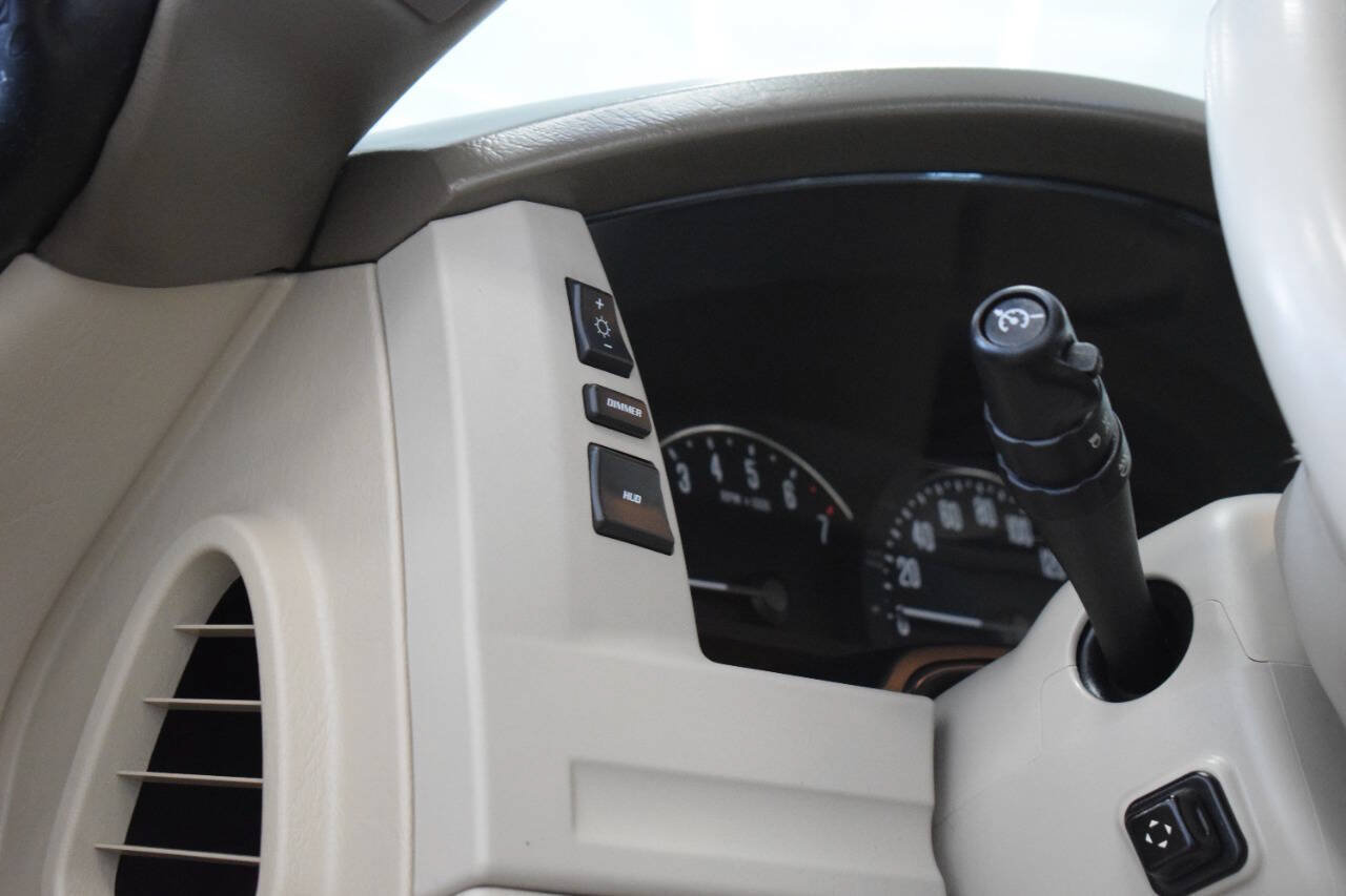 Used 2005 Cadillac XLR RWD image 60