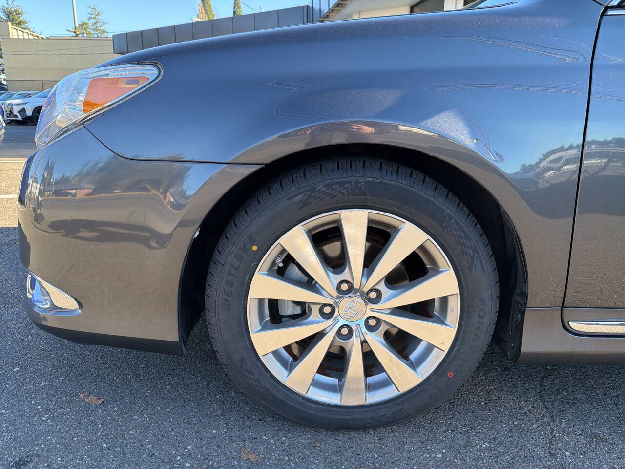 Used 2011 Toyota Avalon Limited image 9