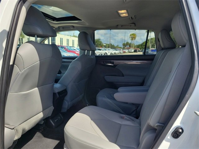 Used 2022 Toyota Highlander Limited image 8