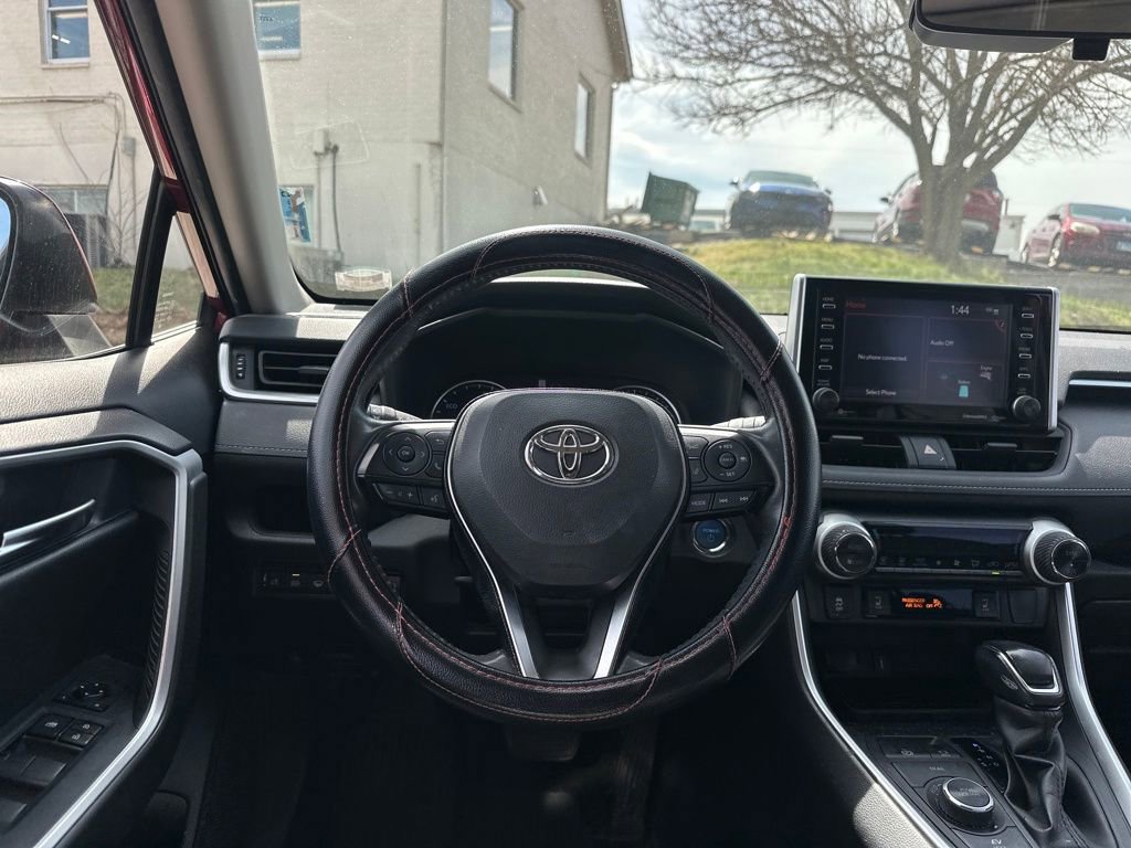 Used 2020 Toyota RAV4 XLE w/ Convenience Package image 16