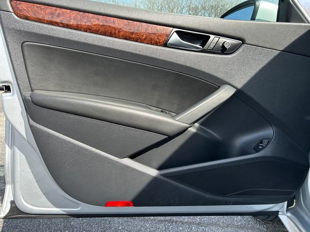 Used 2013 Volkswagen Passat 2.5 SEL Premium image 18