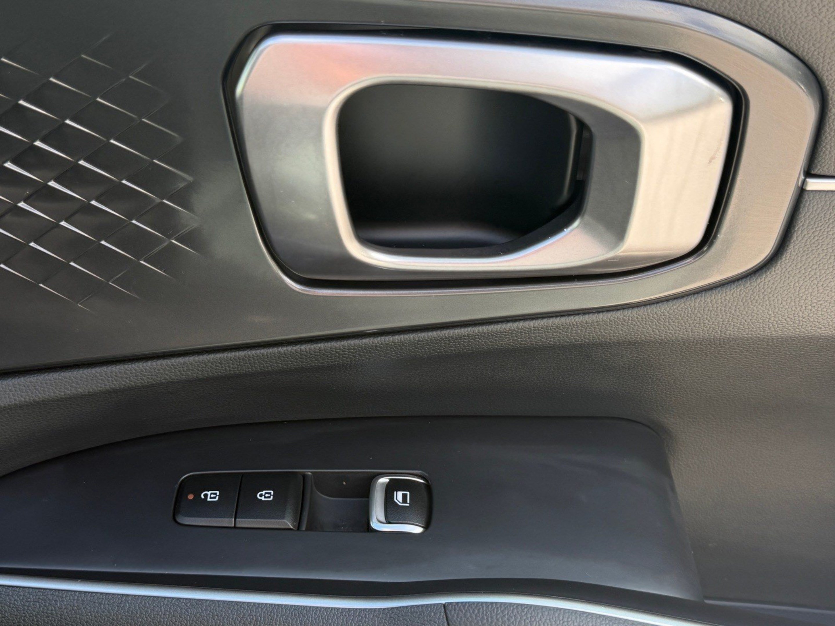 Certified 2025 Kia Sorento S w/ Panoramic Sunroof Package FWD image 9