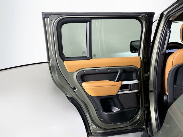 Used 2024 Land Rover Defender 110 SE AWD/4WD image 23