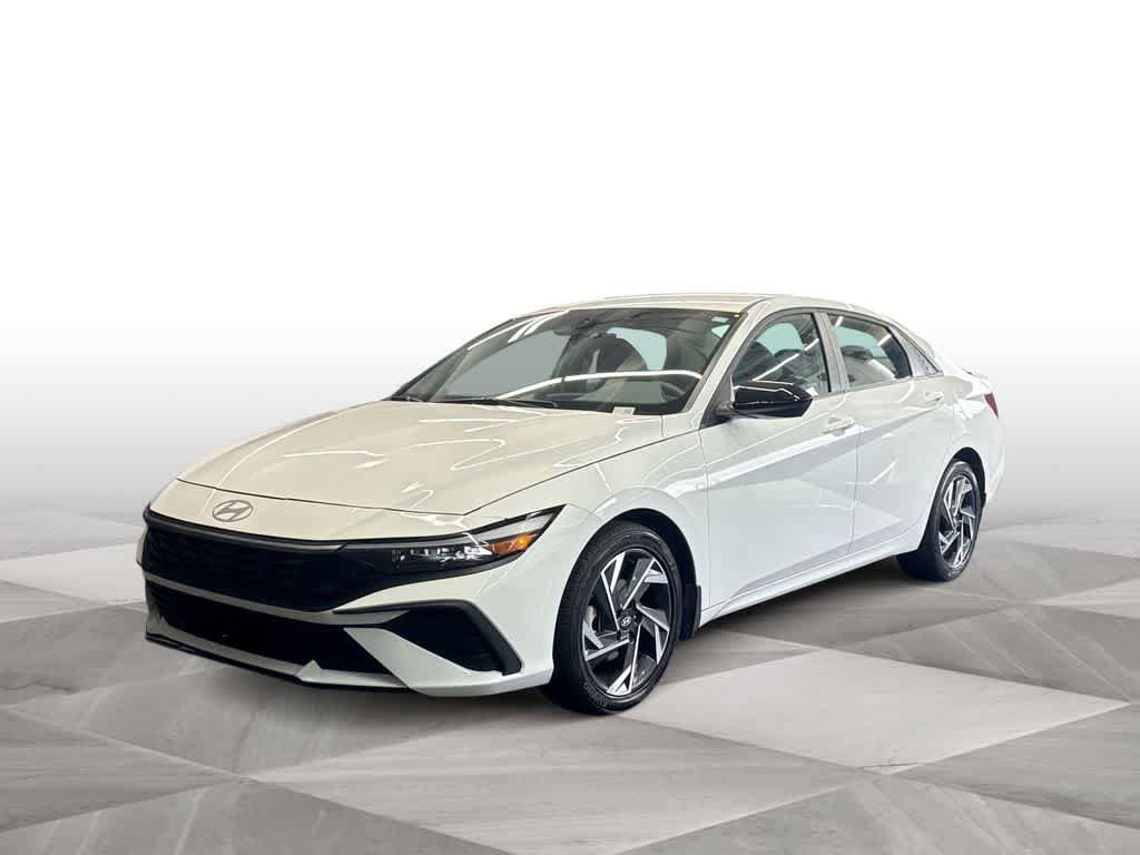 Used 2025 Hyundai Elantra Sport FWD image 4