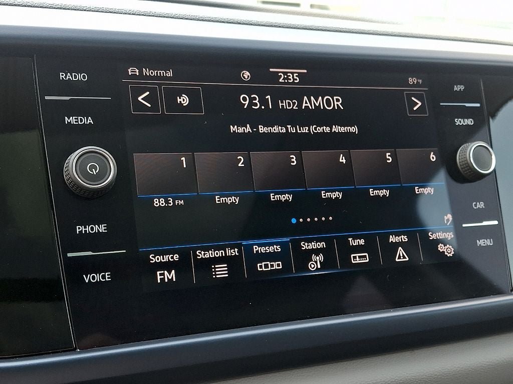 Certified 2023 Volkswagen Taos SE w/ Panoramic Sunroof Package AWD/4WD image 17