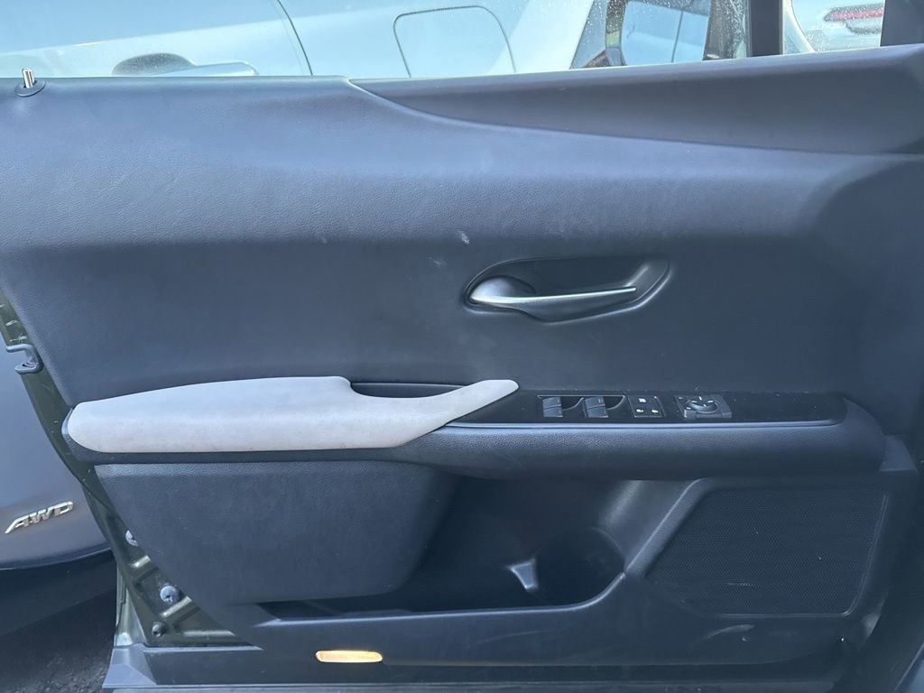 Used 2019 Lexus UX 200 image 9