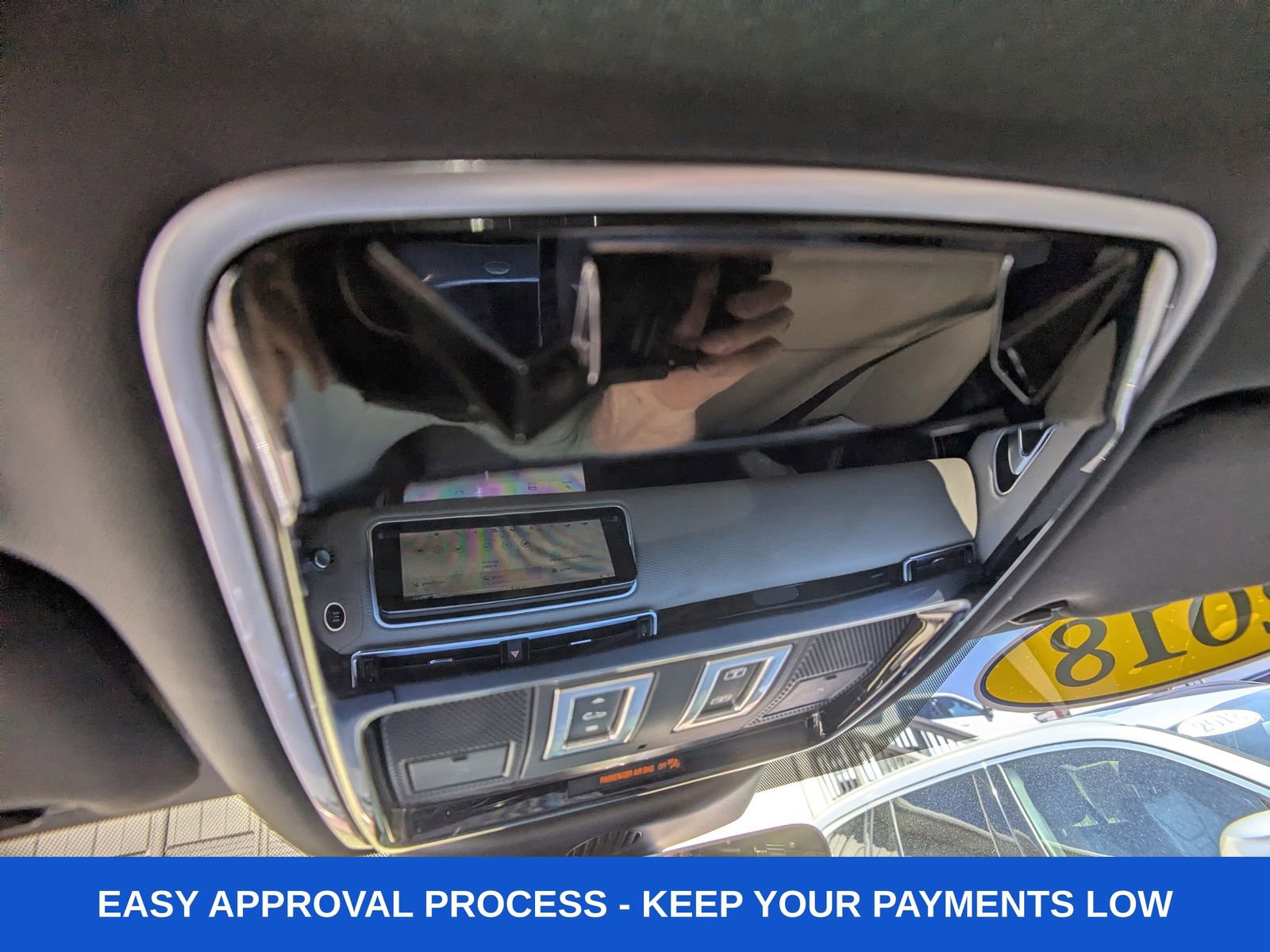 Used 2018 Land Rover Range Rover Velar R-Dynamic SE image 28