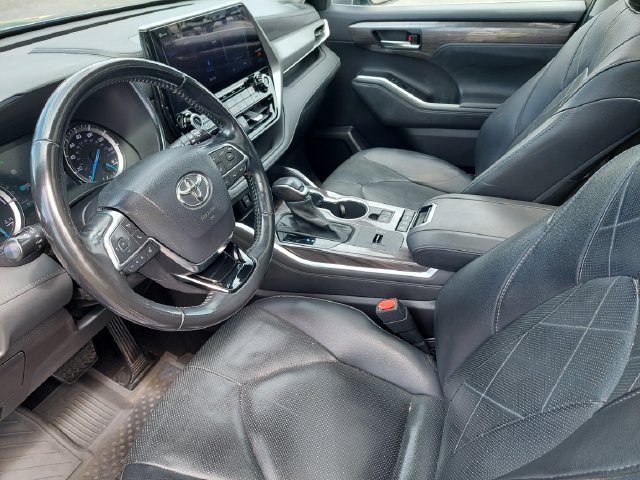 Certified 2021 Toyota Highlander Platinum AWD/4WD image 10