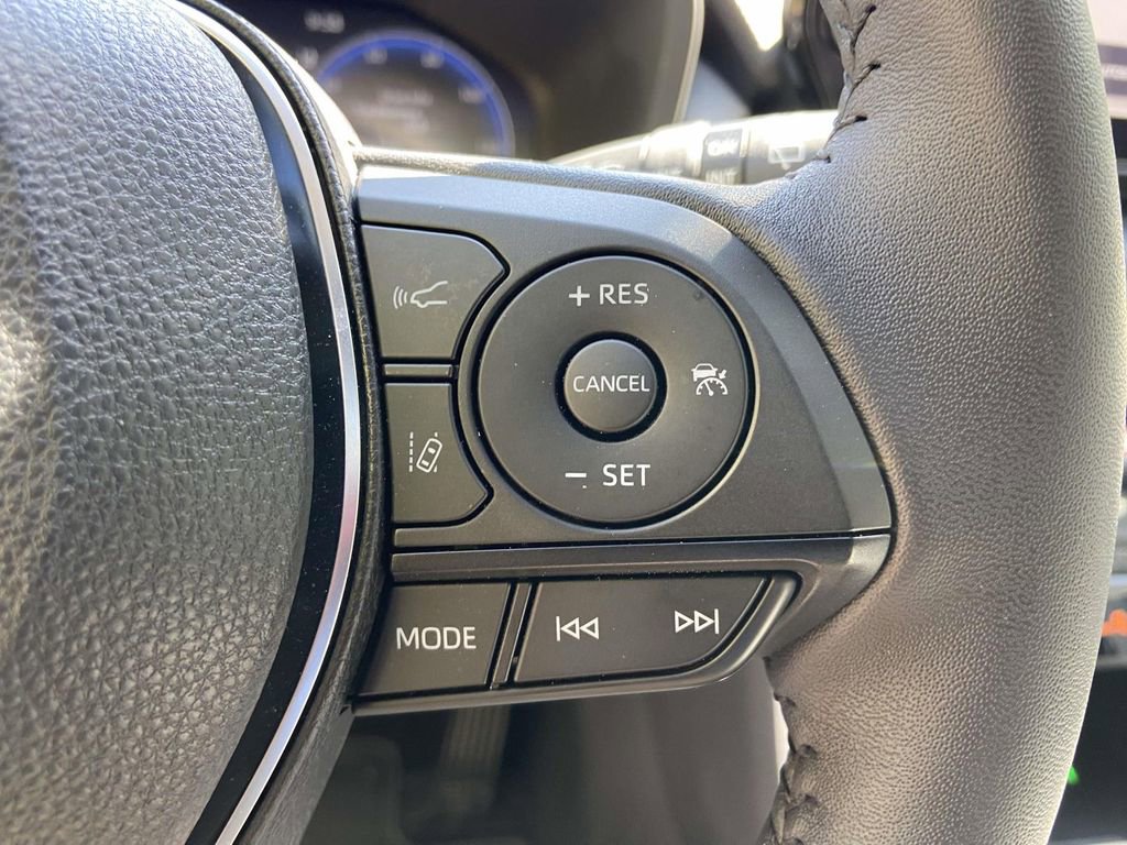 Used 2025 Toyota RAV4 Limited FWD image 34