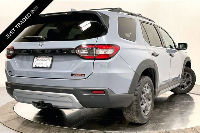 Used 2023 Honda Pilot TrailSport image 2
