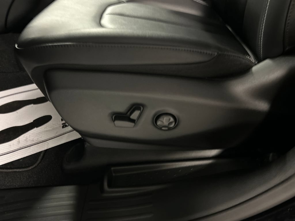 New 2027 Chrysler Pacifica Select FWD image 11
