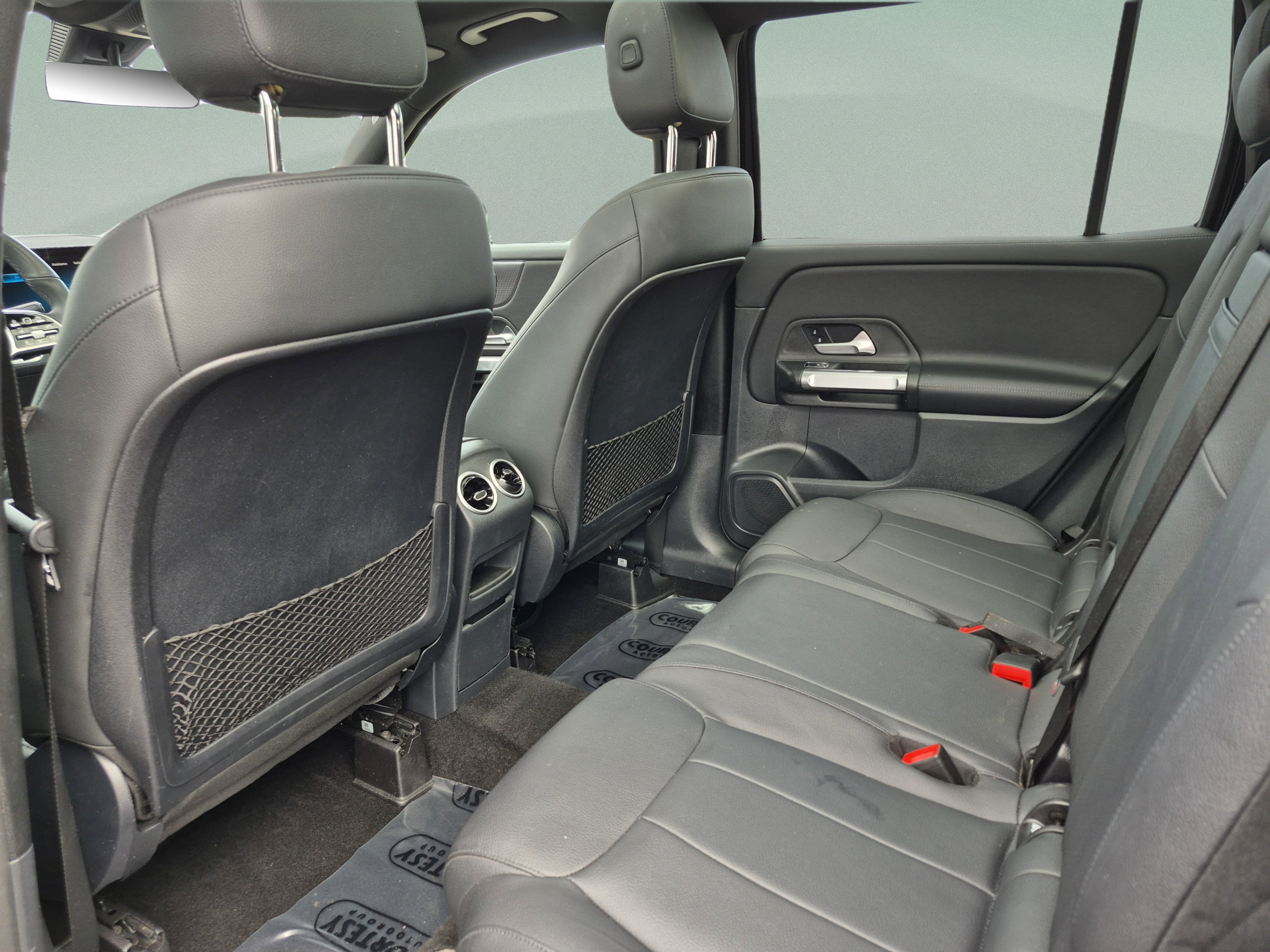 Used 2023 Mercedes-Benz GLB 250 image 18