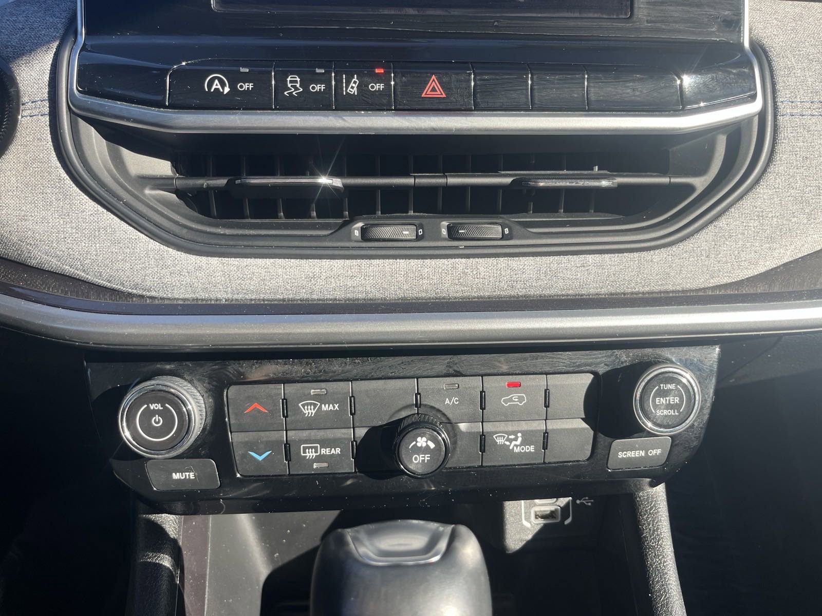 Used 2022 Jeep Compass Latitude image 23