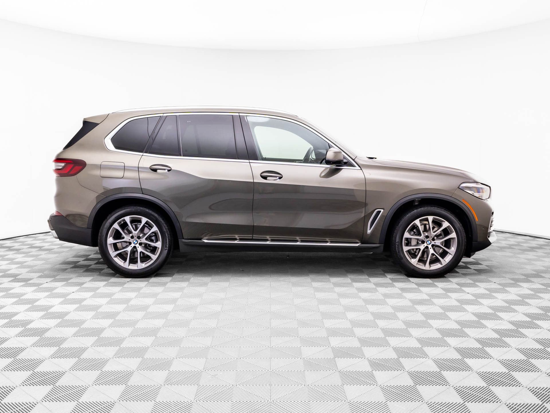 Certified 2021 BMW X5 xDrive40i w/ Convenience Package image 8