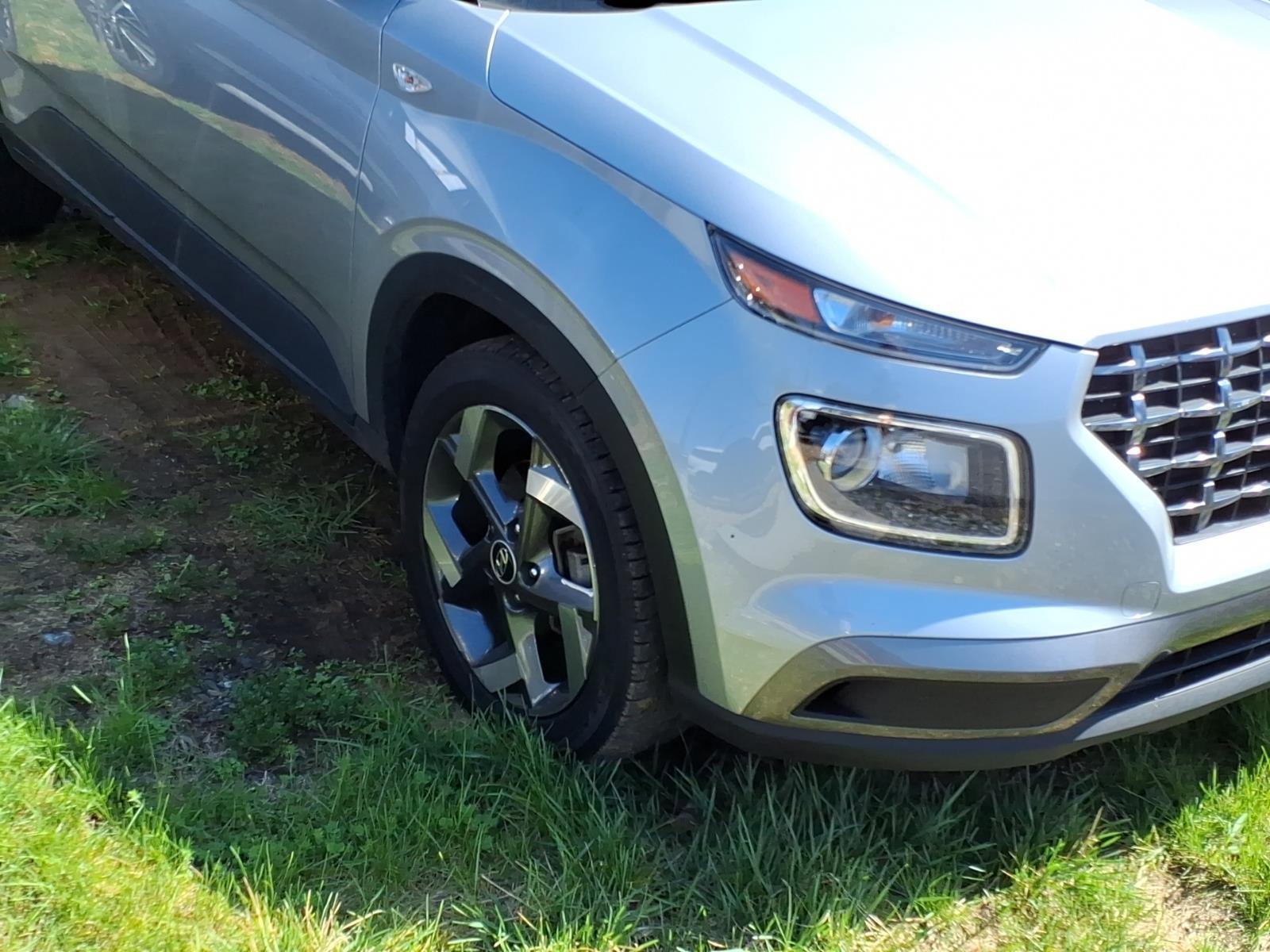 Certified 2022 Hyundai Venue SEL FWD image 11