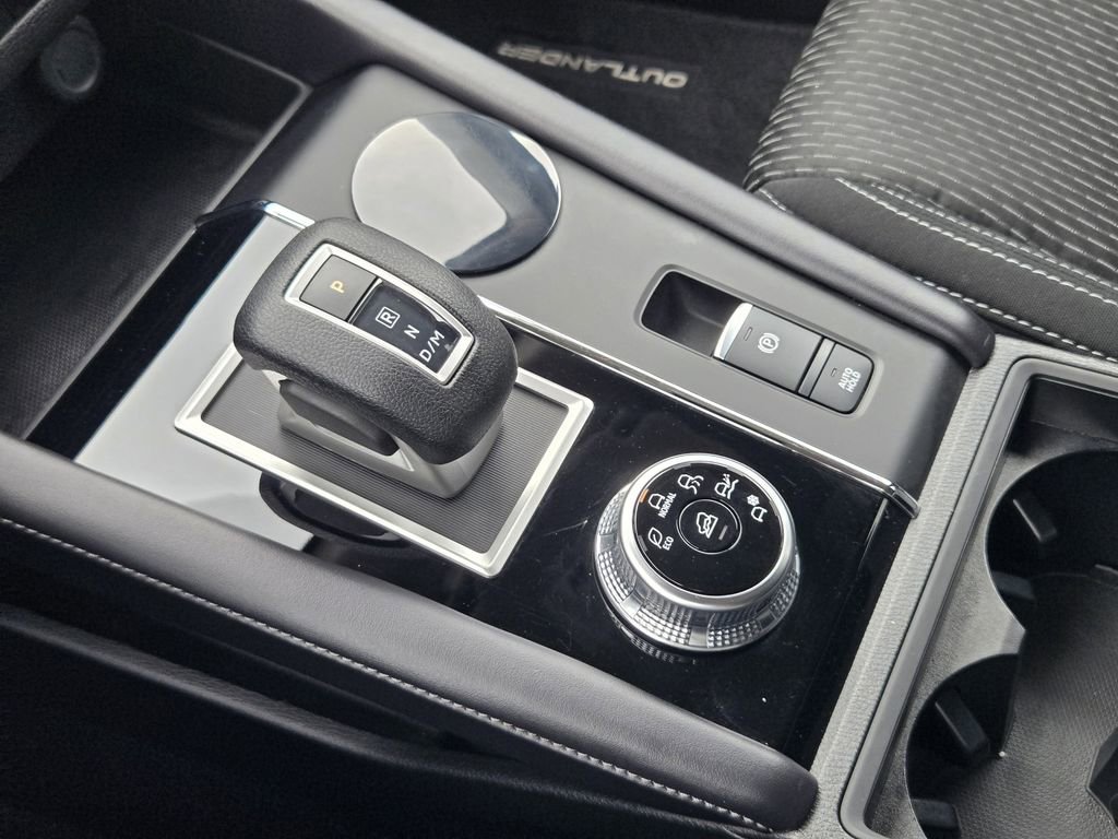 Used 2024 Mitsubishi Outlander ES FWD image 19