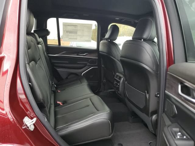 New 2025 Jeep Grand Cherokee Limited w/ Black Appearance Package AWD/4WD image 23