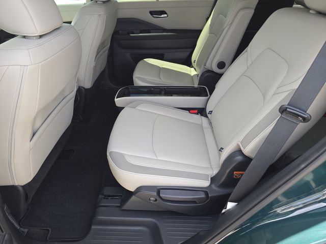 Certified 2025 Nissan Pathfinder SL w/ SL Premium Package FWD image 17